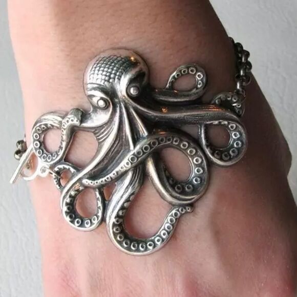 ANTIQUE SILVER COLOR OCTOPUS BRACELET - Picture 1 of 5